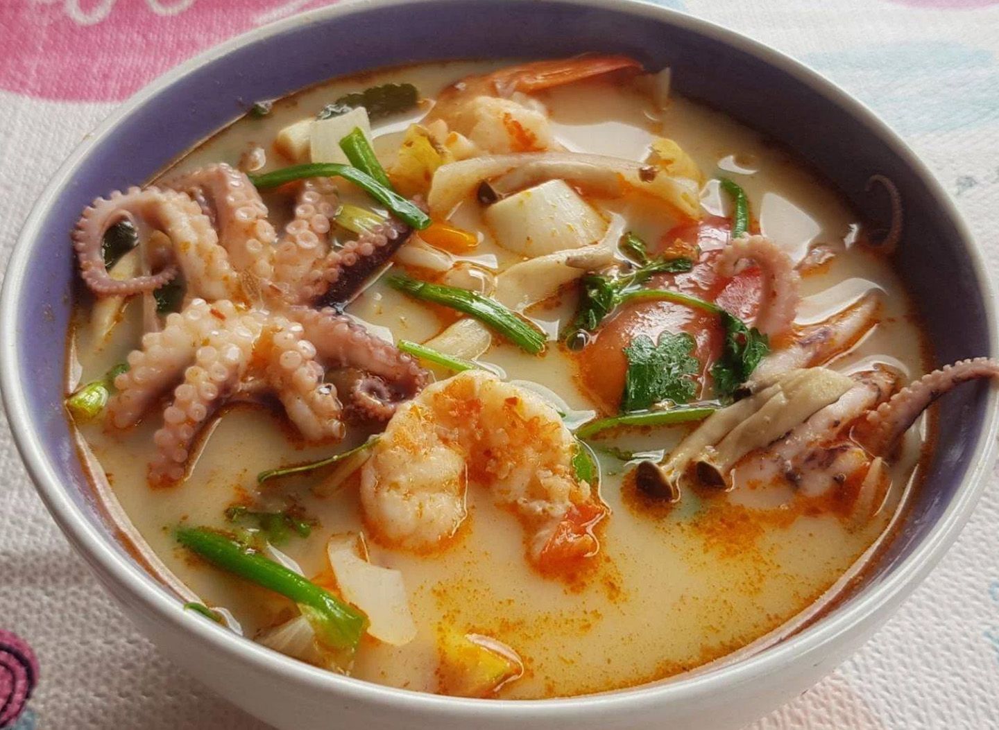 ຕົ້ມຍຳທະເລລວມ